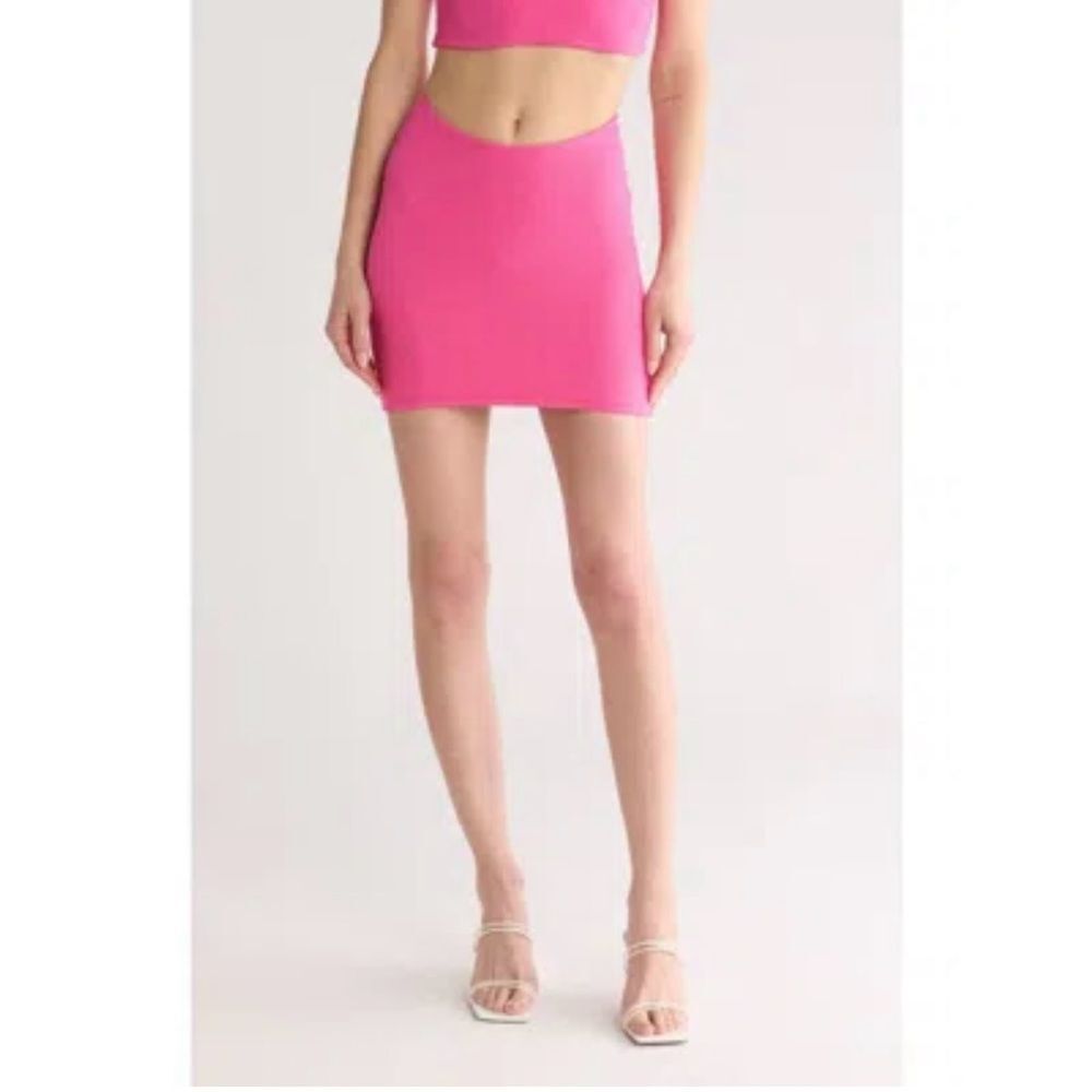 NWT Naked Wardrobe Scoop Waist Mini Skirt in Raspberry Pink - Size M